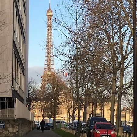 Studio Pour Deux Face A La Tour Eiffel باريس المظهر الخارجي الصورة